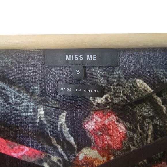 Miss Me Bell Sleeve Blouse Small Black Floral Flower Boho Ruffle - Picture 6 of 7